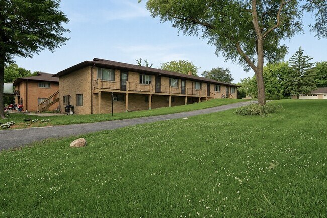 Foto del edificio - 322 Maple Dr