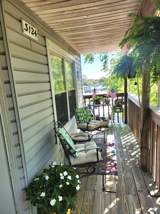 Foto principal - Top floor, corner unit condo off Shore Dri...