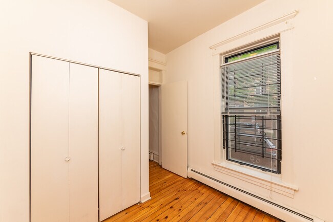 Foto del edificio - 838 W Cornelia Ave