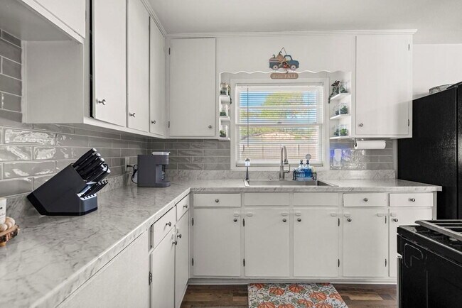 Foto del edificio - Move-In Ready 3BR Brick Ranch — Roof, HVAC, Furnace & Water Heater All Updated 2021-2024