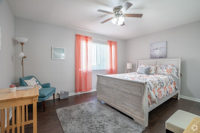 2 habitaciones, 1 baño - 1103 pies cuadrados - Dormitorio - Midwood Creek