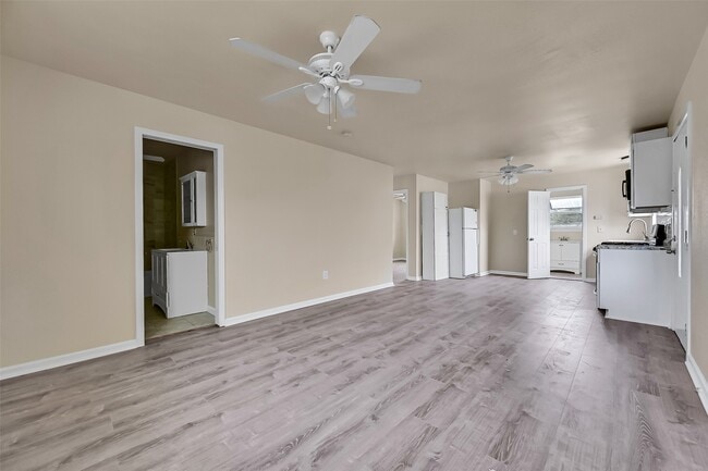 Building Photo - 2324 Bernardo De Galvez Ave