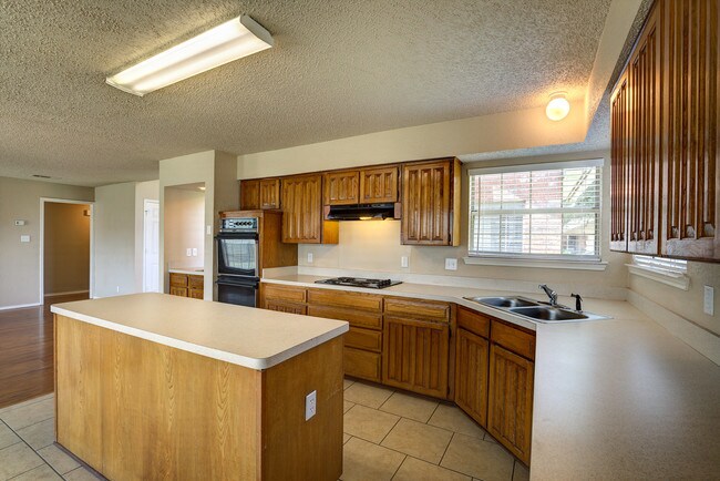 Building Photo - 3813 Fairhaven Dr