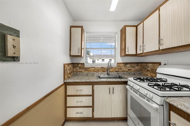 Foto del edificio - 2799 E 4th Ave
