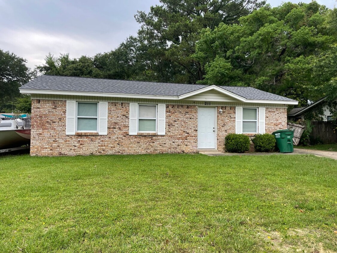 Primary Photo - 3-Bedroom Home in Ocean Springs – Prime Lo...