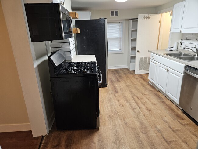 Foto del edificio - 2481 Professor St