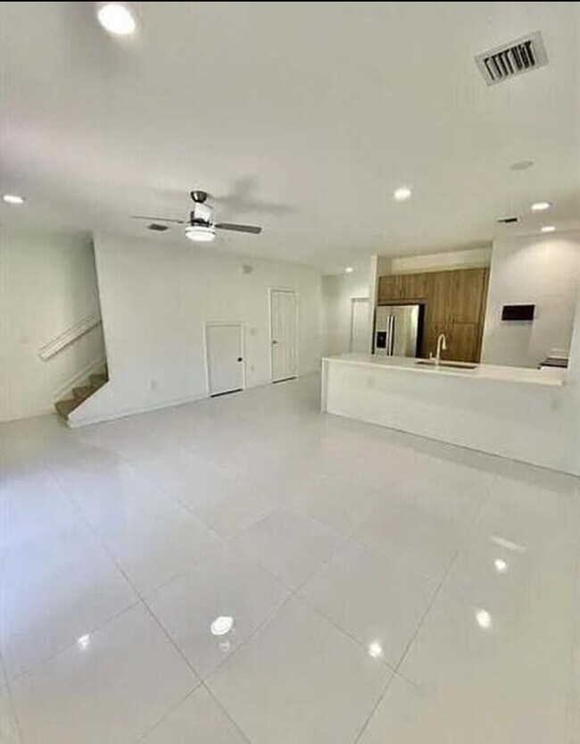 Foto del edificio - 1060 Crystal Way