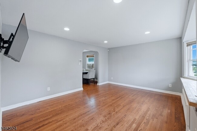 Building Photo - 635 Robinson Terrace
