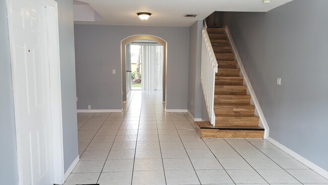 Building Photo - 4965 Leeward Ln