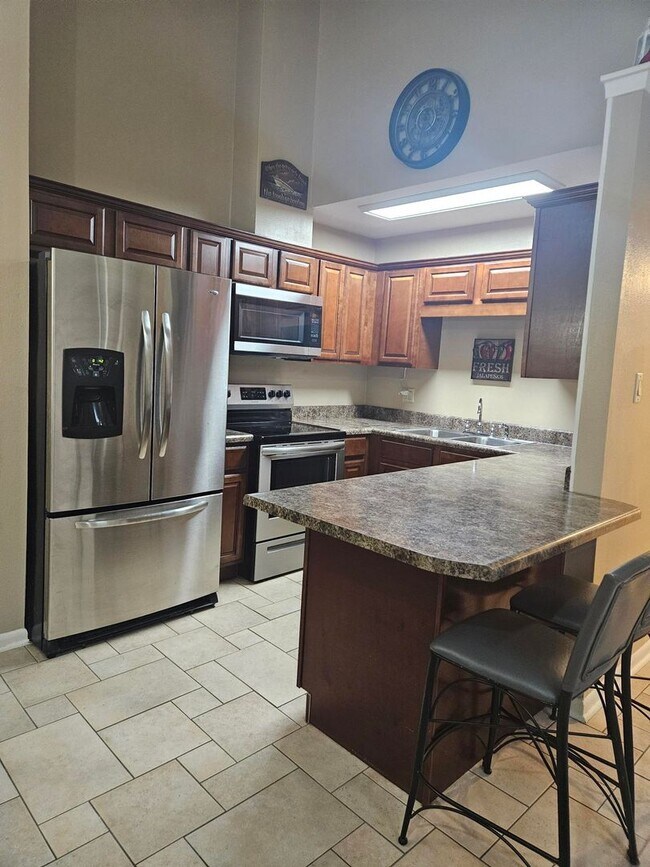 Foto del edificio - 2 or 3 Bed / 2 Bath Condo in Greenbriar Available Soon!