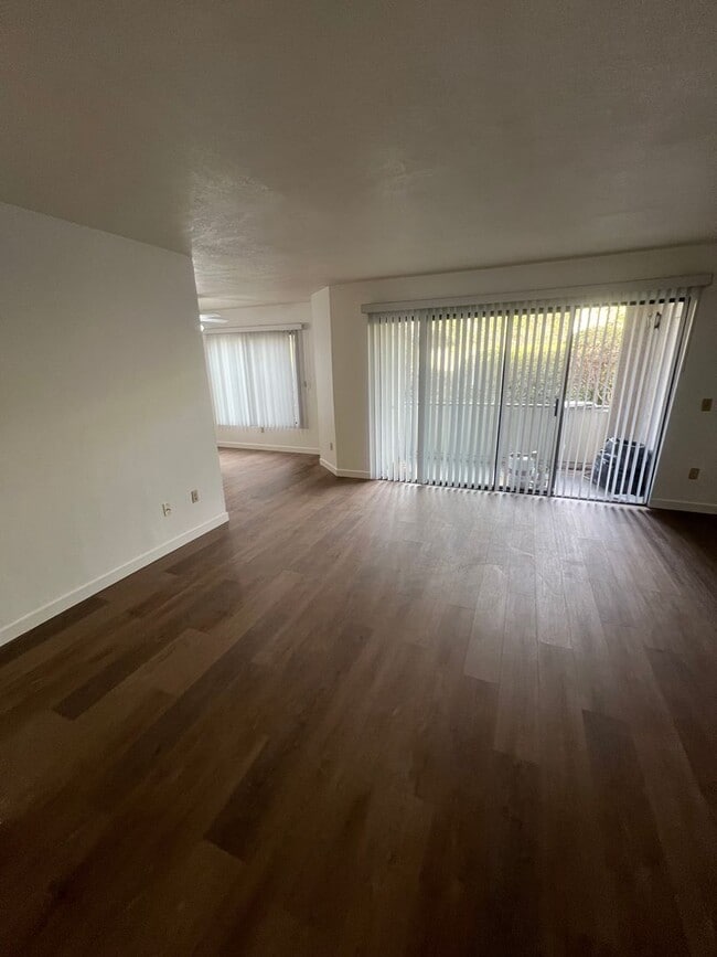 Building Photo - 2 Bed, 2 Bath Condo - 24317 El Pilar