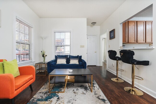 Foto del edificio - 742 N Sheffield Ave
