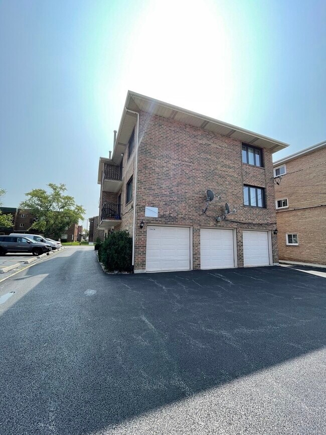 Building Photo - 10628 Parkside Ave