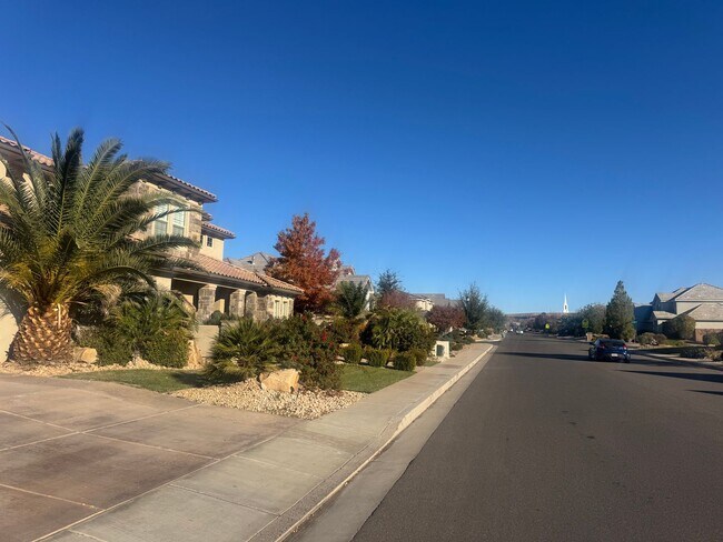 Building Photo - Gorgeous 5-Bedroom 3.5 Bath Home!!