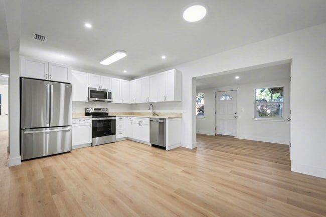 Building Photo - 5827 Ansley St