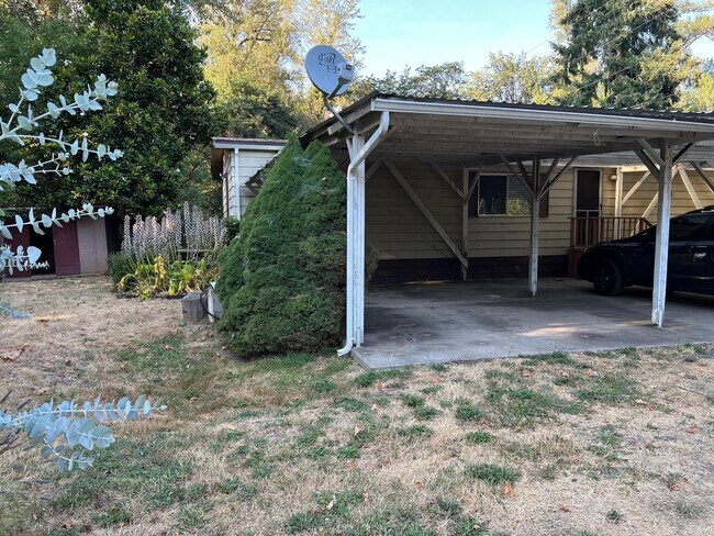 Foto del edificio - Springfield Riverfront Home