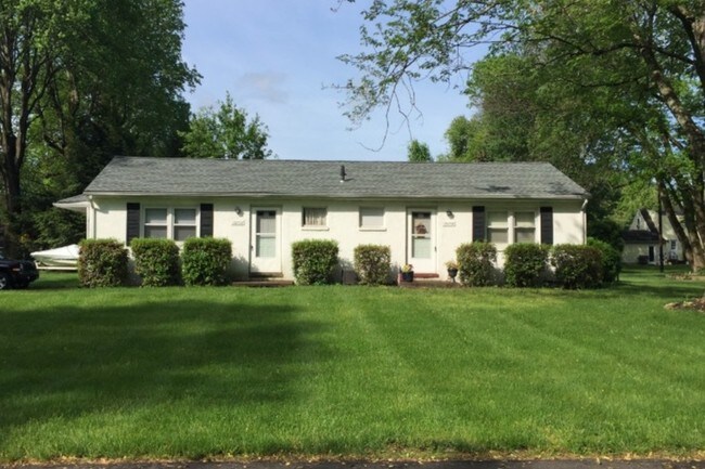 Front - 1277 Lord Sterling Rd