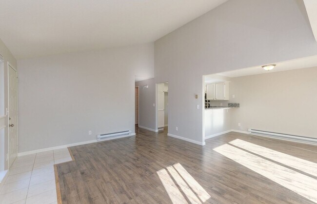 Building Photo - STUNNING 2 BEDROOM AND 2 BATHROOM