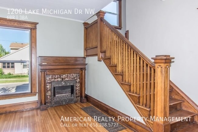 Foto del edificio - 1200 Lake Michigan Dr NW