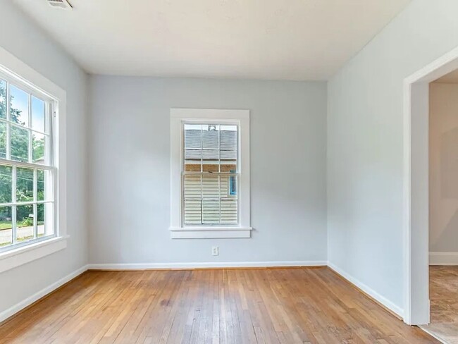 Building Photo - 3bd/2ba in the Heart of Oakland City and M...