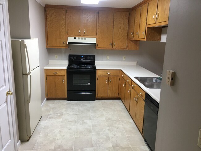 Foto del edificio - 745 Bradley Dr