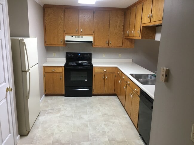 Building Photo - 745 Bradley Dr