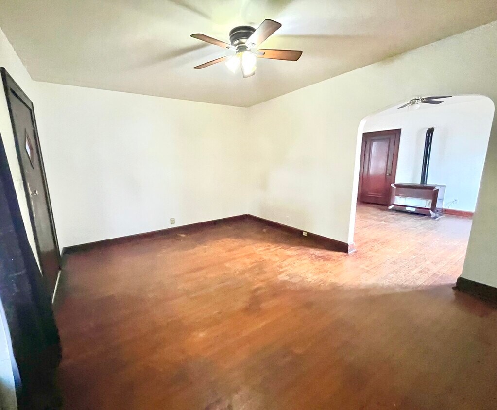 Foto del edificio - 213 E Oregon St