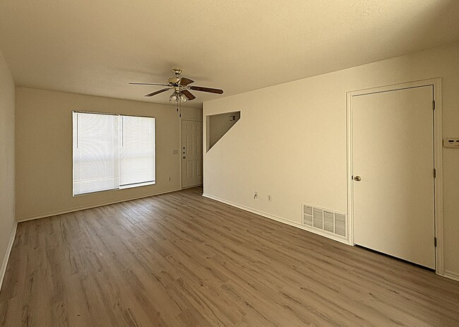 Building Photo - 2004 Monte Carlo Ln