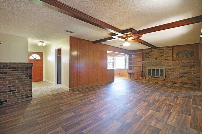 Building Photo - 1454 W Wintergreen Rd