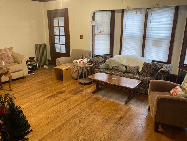 Foto del edificio - 2935 N Downer Ave