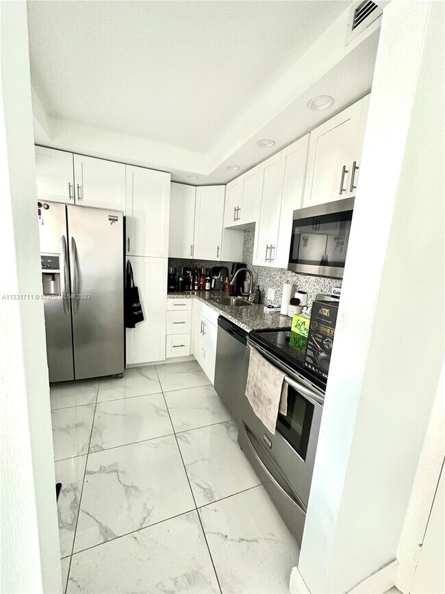 Foto del edificio - 20335 W Country Club Dr