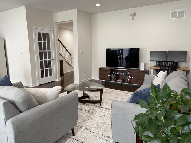 Building Photo - 115 Wynstone Ct