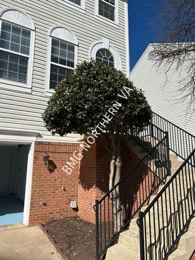 Building Photo - 22525 Maison Carree Square