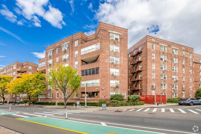 Building Photo - 10615 Queens Blvd