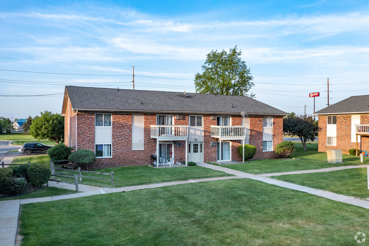 Foto principal - Village Place Apartments