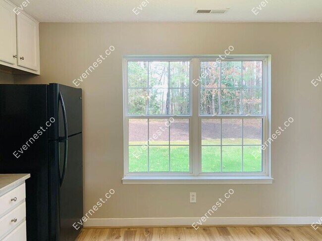 Foto del edificio - 4610 Twin Hickory Lake Dr