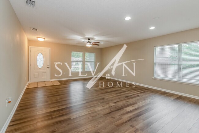 Foto del edificio - Lease today! No extra charge for contentme...