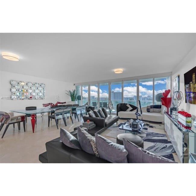Building Photo - 1643 Brickell Ave
