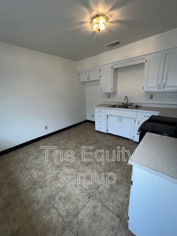 320 N E St Unit 4, Exeter, CA 93221 Condo for Rent in Exeter, CA