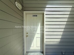 Building Photo - 10020 SW 125th Ave