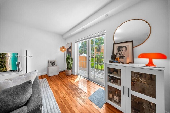 Building Photo - 1400 Salzedo St