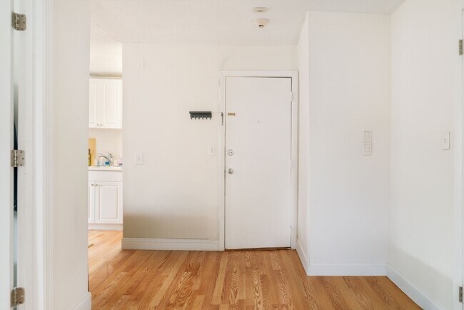 Building Photo - 5 N Margin St