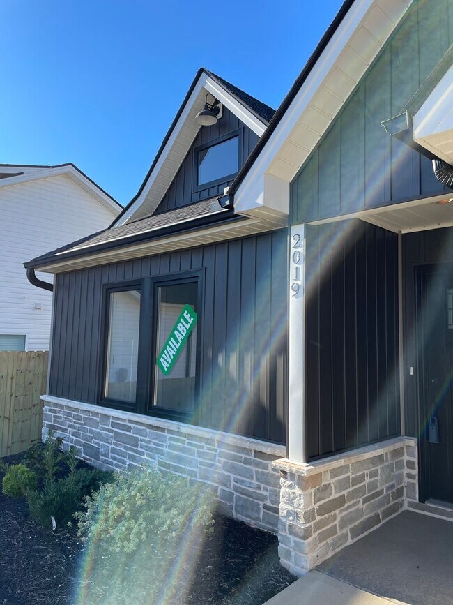 Foto del edificio - Beautiful Home for Rent – Modern Comforts & Great Features!