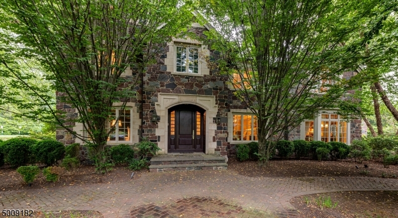 Primary Photo - 8 Hunting Ct