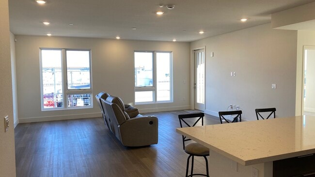 Building Photo - 3698 Vision Cmn