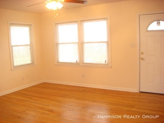Building Photo - 3BR/1.5BA Ranch with Finished Basement