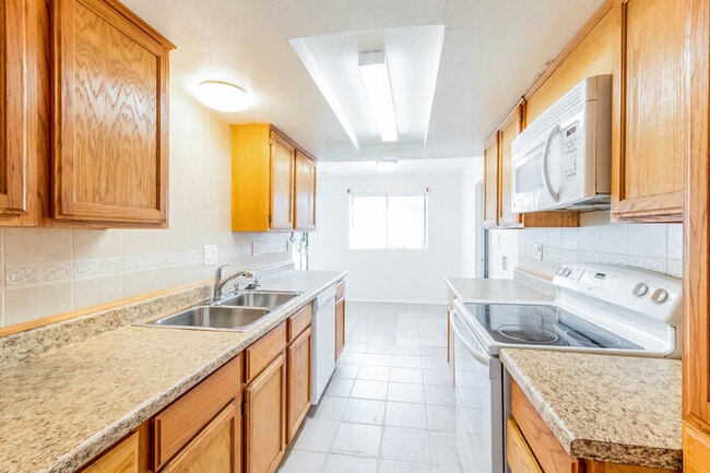 Foto del edificio - 2116 Crockett Dr
