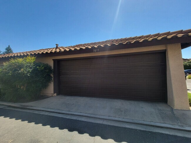 Foto del edificio - Condo with open floor plan and a two-car g...