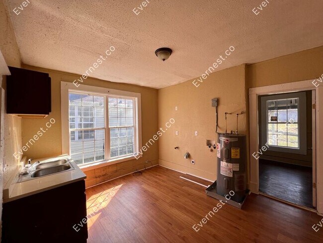 Building Photo - 753 St Paul Ave