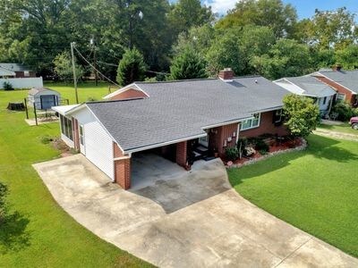 Building Photo - 1054 Memorial Park Rd